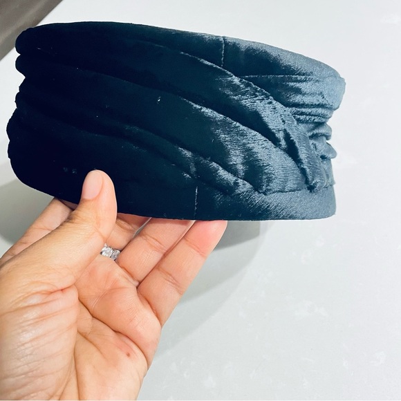 SAKS FIFTH AVENUE VINTAGE VELVET VELOUR ROUND HAT PILLBOX HAT FRANE PRELOVED - Picture 3 of 11